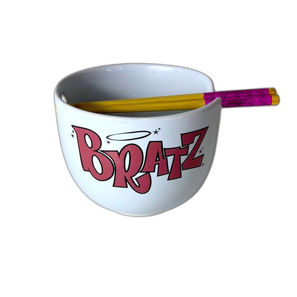 Bratz Characters White 20 Oz. Ceramic Ramen Bowl With Chopsticks